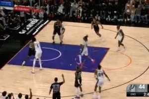 外線開(kāi)炮！阿倫和古德溫相繼飆中三分 太陽(yáng)領(lǐng)先馬刺17分