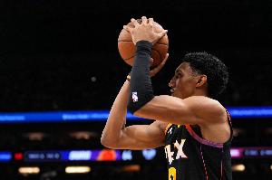 布克：鄧恩更有侵略性了 他今夏一直在訓練 好像一天都沒休息過