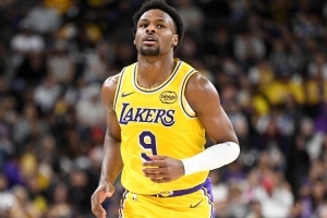 東契奇：你永遠(yuǎn)不知道會不會有機(jī)會上場 而布朗尼做好了準(zhǔn)備