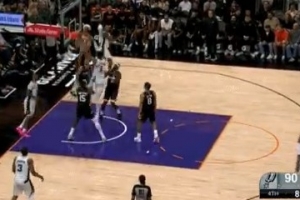 這是個(gè)傳球！文班亞馬籃下接瓦塞爾傳球空接暴扣