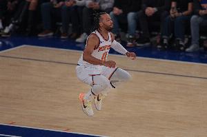 火力全開！布倫森首節(jié)11投6中&三分4中3砍下19分4籃板