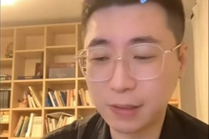 王多多：TES英雄被擊殺時(shí)現(xiàn)場(chǎng)響起非常響的聲音，那一刻有點(diǎn)麻了