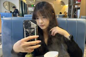 家庭地位縱橫宇宙！解說毛毛分享女友Kris照片：吃個飯一直臭美