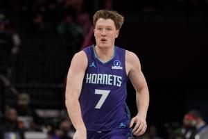 克尼佩爾：過(guò)去兩場(chǎng)我有點(diǎn)過(guò)于執(zhí)著三分了 想重新找回突破的節(jié)奏