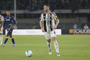 前教練：庫普梅納斯青訓(xùn)時就踢過中后衛(wèi)，他也能在尤文適應(yīng)三后衛(wèi)