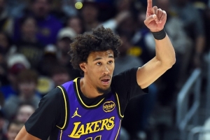 詹姆斯回歸球隊進攻？海斯：顯然那是在你頭上增加的另一個怪物