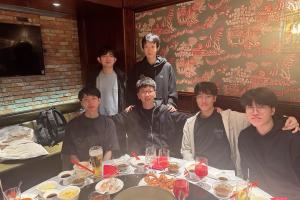 要散伙了嗎AG經(jīng)理愛笑曬與AL隊員合影：25年我心中最好的五個人