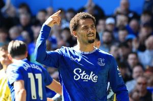 上賽季以來英超僅5人左右腳進球皆5+：薩拉赫、恩迪亞耶在列