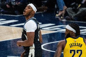 字母哥談特納被噓：這對(duì)任何為一支隊(duì)伍效力10年的人而言都不公平