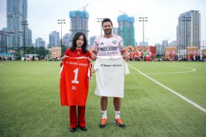 AL官宣與拜仁慕尼黑聯(lián)動：老板菲菲與拜仁傳奇皮薩羅交換球衣并合影