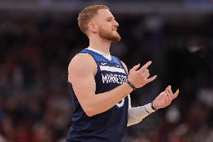 站出來了！迪文岑佐6記三分拿下25分9板5助1帽