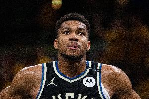 見血封喉！字母哥跳投壓哨絕殺 全場21中14砍33分13板5助2斷