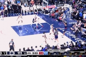 昨日重現(xiàn)？小卡負角度壓哨跳投命中扳平比分 鮑爾默興奮握拳