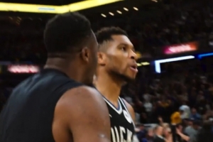 字母哥絕殺后沖客場球迷連續(xù)拇指向下 字母哥哥趕緊用希臘語制止