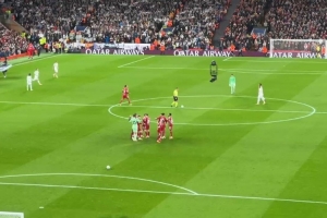 阿諾德重返安菲爾德，利物浦球迷高唱：只有一個布拉德利！