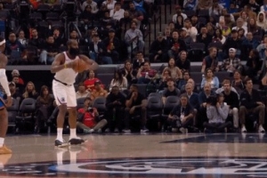 這就是能力！哈登不看人長傳十分到位 克里斯·鄧恩輕松快下上籃