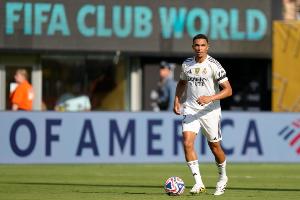 舒梅切爾：阿諾德應(yīng)當(dāng)作英雄歡迎歸來，卡拉格：球迷有權(quán)表達(dá)憤怒