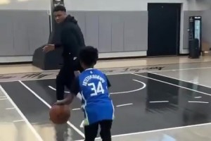 交易價(jià)值急劇下降！字母哥和小球迷單挑被當(dāng)面絕殺