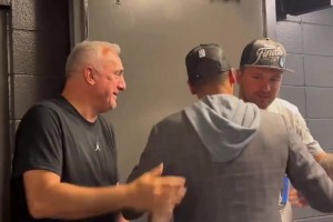 埋下交易的種子？去年獨(dú)行俠打進(jìn)總決賽，東契奇喝小飲料被沒收