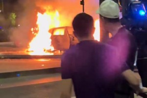 兒時的偶像！林肯公園在歐冠現(xiàn)場激情開唱，新主唱很不錯