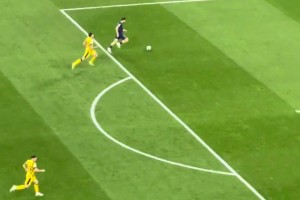 慘??巴黎4-0領(lǐng)先時(shí)，部分國(guó)米球迷開(kāi)始退場(chǎng)了…