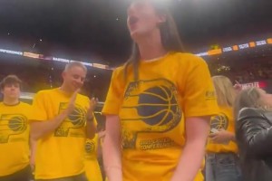 手機鏡頭擦一擦！步行者進軍總決賽后，凱特琳-克拉克激情怒吼！