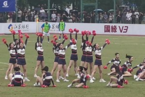 “蘇超”也是好起來(lái)了，還有啦啦隊(duì)小姐姐助陣