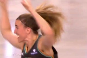 領先46分并挑戰(zhàn)成功 約內(nèi)斯庫瘋狂慶祝不知道的以為奪冠了