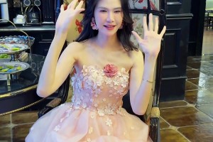 嫁給誰(shuí)？前女籃國(guó)手許諾身穿一身淺粉婚紗裙：姐今天也是卡上點(diǎn)了