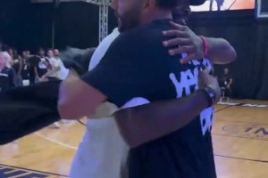 現(xiàn)場(chǎng)很多老熟人啊！比斯利單挑斯蒂芬森集錦！歐文擔(dān)任解說(shuō)！