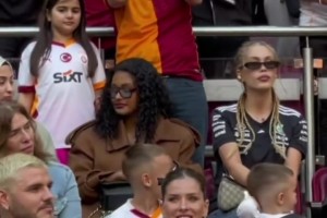 二弟終于明白新女友比旺達(dá)香多了！現(xiàn)在是時刻都帶在身邊