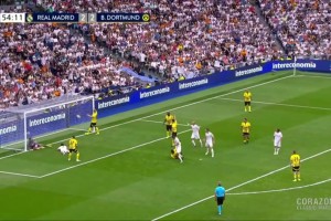 指環(huán)王??勞爾進(jìn)球啦，經(jīng)典親吻動(dòng)作，來(lái)自瓦拉內(nèi)的助攻