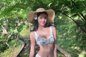 便宜林葳那小子了！女籃美女球員卓識的玩水照：夏天來了