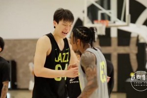 翻譯：楊瀚森在爵士試訓(xùn)表現(xiàn)很驚艷！上去就13-0打爆了對(duì)手！