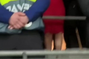 富有且慷慨！網友現場實拍觀戰(zhàn)的喬治娜