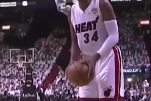 這也太淡定了吧！雷阿倫晃飛丹尼-格林名場面?。≌婢图∪庥洃?？