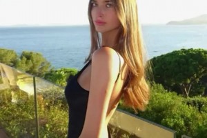 皇馬太太團新成員！阿諾德女友這顏值身材你給幾分？