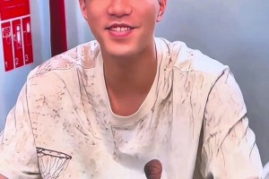 因北京大雨航班延誤 郭艾倫改乘無(wú)座高鐵前往老家參加籃球活動(dòng)