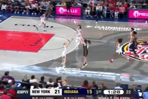 女版庫里？克拉克40秒內(nèi)連中三個(gè)Logo Shot