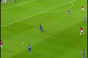 羅納爾多磕球！C羅這球?qū)嵲谔?jīng)典了！看臺上的弗格森看開心了！