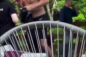 行走的五花肉！這大五花肉旁邊的朋友還捏了一把