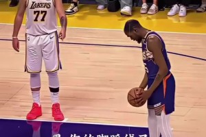 杜蘭特罰球時，東契奇來了一句：你的腳踩線了！你總是踩到這條線