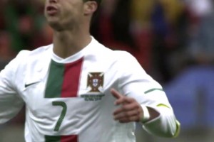 那時(shí)的C羅這記射門，讓德羅巴看了直接祈禱上帝