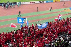 省官員到現(xiàn)場，不致辭，不講話，只看球。網(wǎng)友：中超中甲快學(xué)學(xué)吧