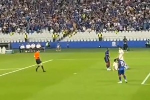 申花球迷：說了幾遍了？不要把球給馬萊萊，不要給他，不要給他..