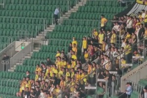 實拍：青島西海岸球迷問候裁判，工體DJ忙放音樂掩蓋罵聲