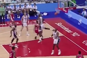 喬丹魔術(shù)師奧運(yùn)夢(mèng)幻配合！這倆人等同聯(lián)盟現(xiàn)役的誰(shuí)？