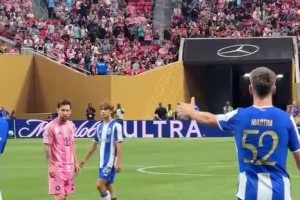 關(guān)鍵時(shí)刻你永遠(yuǎn)可以相信梅西！底線視角看梅西任意球直接破門！