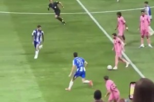 真的太拼了！梅西中場(chǎng)倒地放鏟攔截拿到球權(quán)！