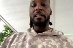 夸梅-布朗狂噴詹姆斯：這老東西累了，冠軍超喬丹無(wú)望，就改說(shuō)戒指不重要